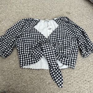 ABERCROMBIE & FITCH Tie Front Crop Top